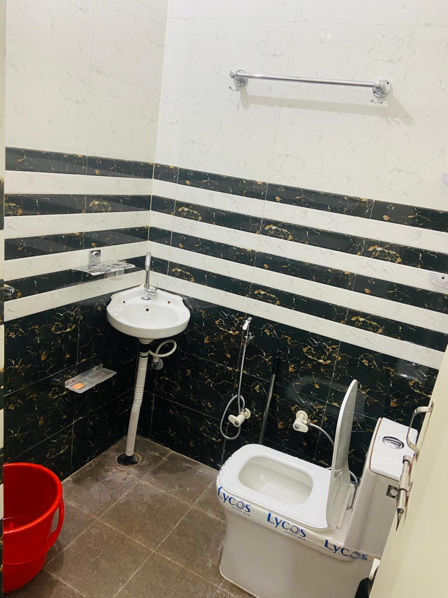 Nirupam Sadan Homestay Vrindāvan Esterno foto